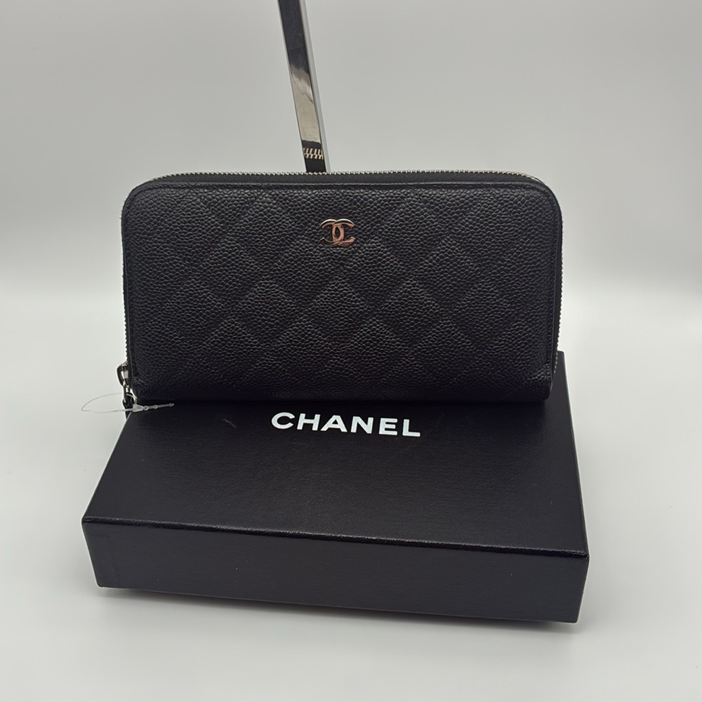 CHANEL CC BLACK CAVIAR QUILTED DIAMOND ZIPPY WALLET  SILVER HARDWARE W/ DUST BAG